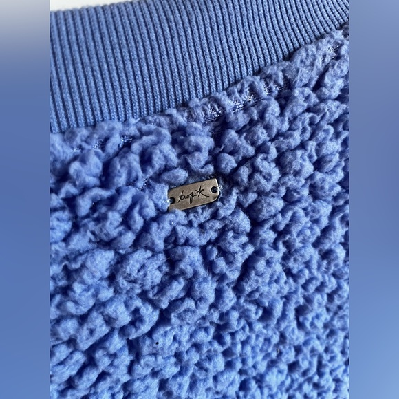 Blue Sherpa Pullover - Picture 7 of 9